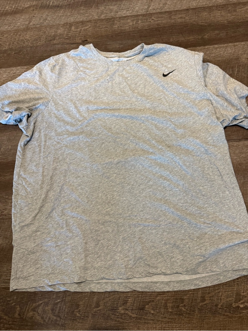 Nike Menโs Light Gray Short-Sleeve Crew T-Shirt